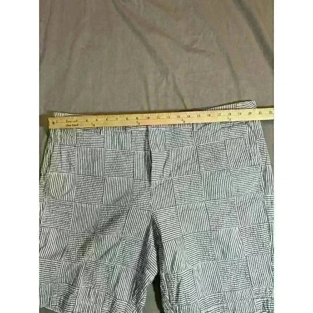 L.L. Bean Favorite Fit Womens 20 Seersucker Patchwork Bermuda Shorts Blue White - Picture 3 of 5